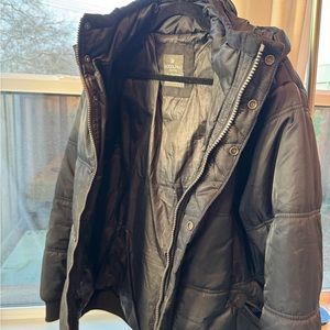 Woodland Black Puffer Jacket with Warmth and Durability